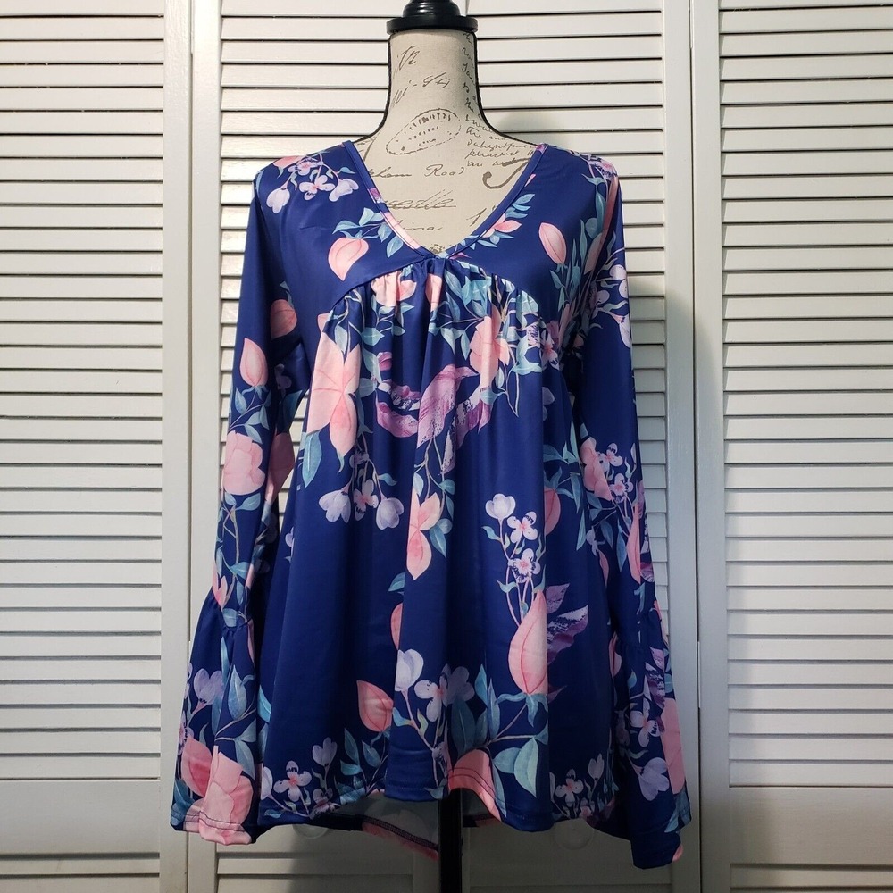 Dandorella Bell Sleeve Blouse Women's Size 1X Blue Floral Deep V-Neck Top